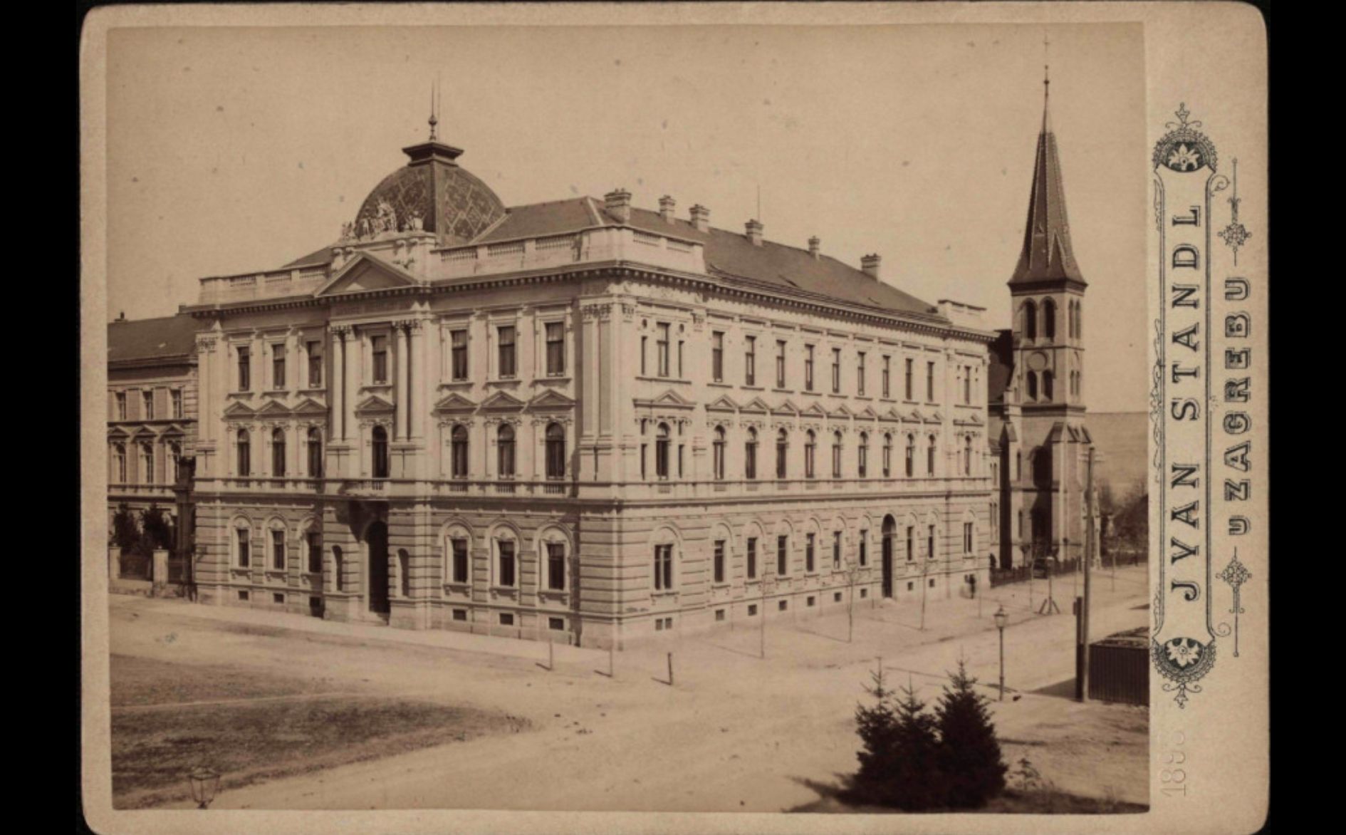 Zgrada Hrvatskog školskog muzeja na uglu današnjeg Trga Republike Hrvatske i ulice Andrije Hebranga 1893. godine (Foto Ivan Standl)
